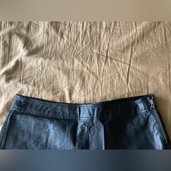 Converse Leather Mini Short - Picture 6 of 9